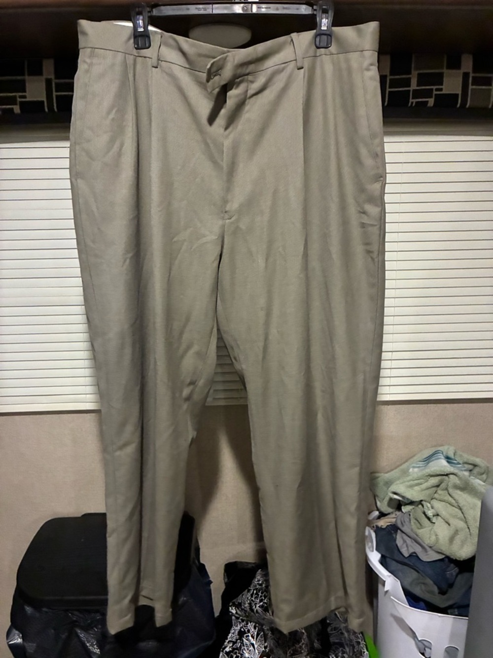 Alan Flusser Men's Pleated Chinos in Light Khaki